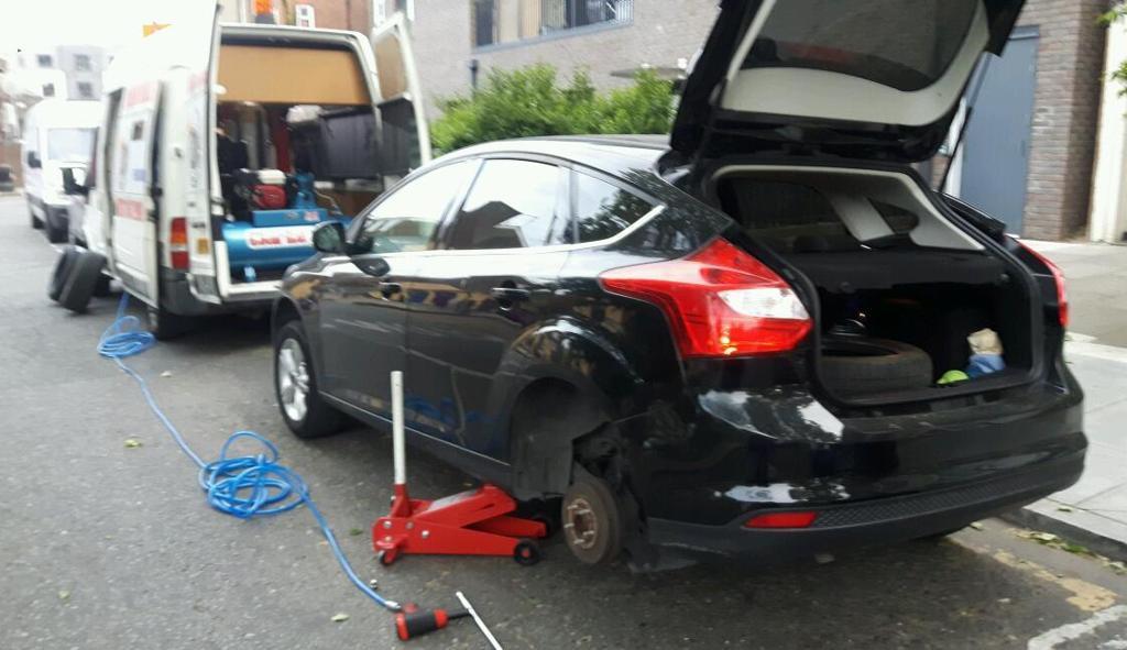 cứu hộ lốp ô tô Hà Nội